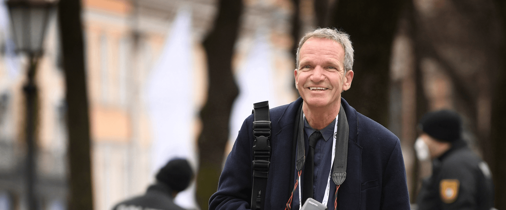 Fotograf Karl-Josef Hildenbrand bei der Münchner Sicherheitskonferenz 2023. Karl-Josef Hildenbrand, preisgekrönter Fotograf, bei der Münchner Sicherheitskonferenz 2023.