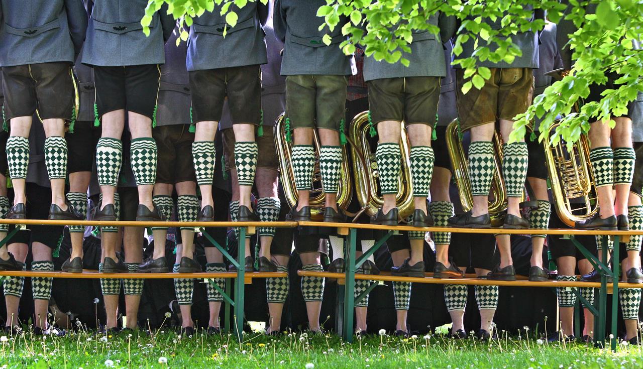 Gruppenfoto im Wadlstrümpfen